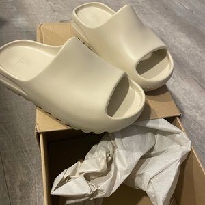 Yeezy kids slide